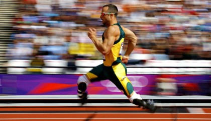 开云体育移动版-史上最浓墨重彩的盖帽大战，谁的“封堵”最惊人？，盖帽是谁